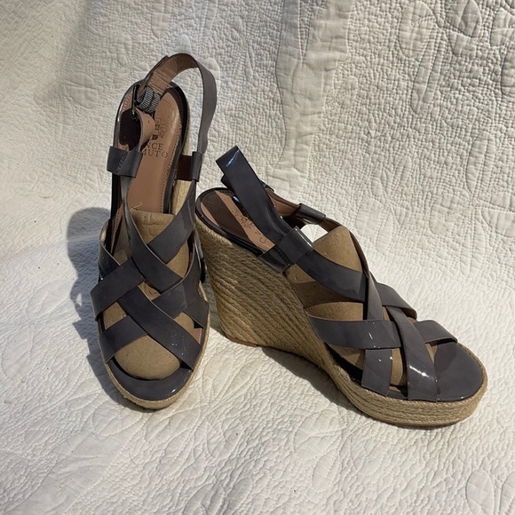 Vince Camuto Gray Wedge Leather Sandals Size 9.5 - Picture 1 of 9